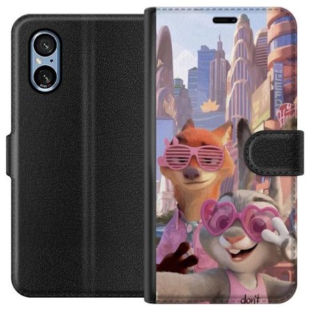 Yhteensopiva Lompakkokotelo Sony Sony Xperia 5 V Animoituja eläimiä aurinkoisessa kaupunkiympäristössä, joilla on pinkit aurinkolasit ja positiiv