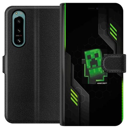 Kompatibelt Plånboksfodral till Sony Sony Xperia 5 IV Grön pixelbaserad creeperliknande spelillustration med futuriska neoninslag och mörk techbakg