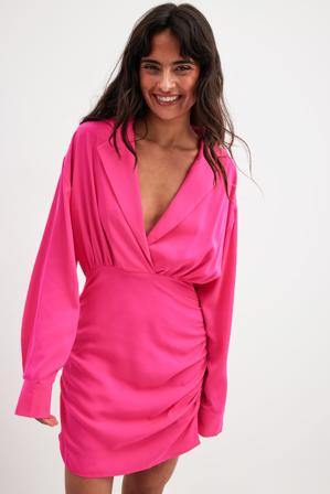 Josefine HJ x NA-KD Marked Waist Deep Front Dress - Festklänningar - Rosa - EU 34