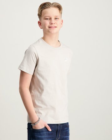 Nike K Nsw Tee Emb Futura Lbr Brun T-shirts Dreng - Kids Brand Store