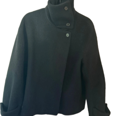 Svart ullkappa från arket med hög krage