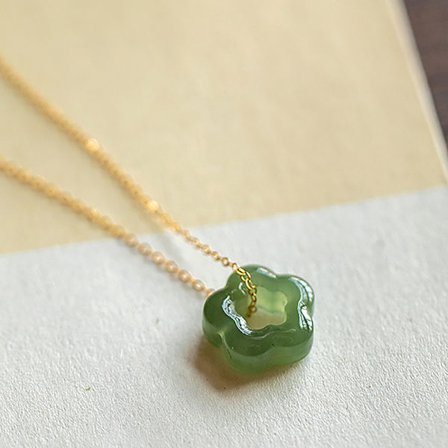 Vintage jäljitelmä Hetian Jade kaulakoru Flower Pendant Hollow Cl