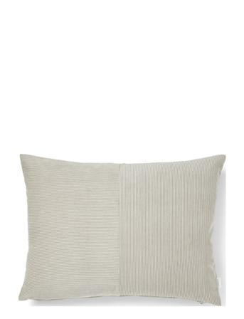 Wille 45X60 Cm Home Textiles Cushions & Blankets Cushions Grå Compliments