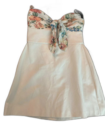 Vit kort klänning med blommig rosett Zara