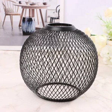 Ontto metallinen riippuvalaisimen varjostin kattokruunu olohuoneeseen, musta