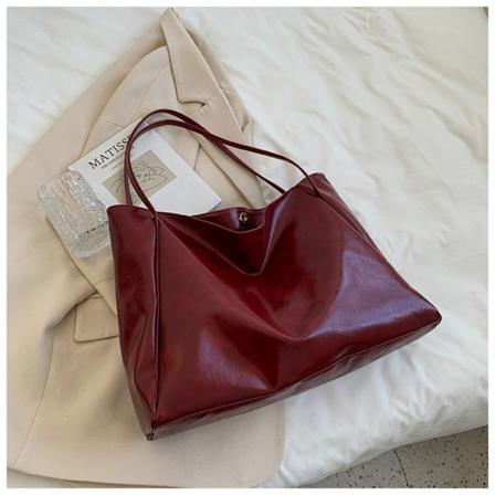 Vintage-tyylinen k silaukku PU-nahasta PUNAINEN red