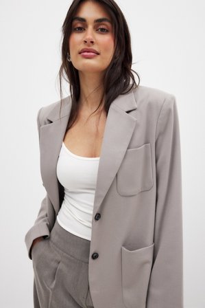 NA-KD Oversized blazer med lapptask - Figursydd kavaj - Grå - EU 42