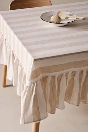 Jotex - Duk Med Volang Beige/naturhvit - IRIS - Kjøp Duker hos Jotex