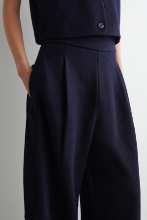 COS Women's Pantaloni Barrel Leg In Lana Cotta in Blu