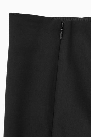 COS Femme Pantalon Bootcut En Crêpe De Laine Slim in Noir