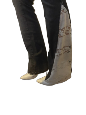 Svarta jeans med spetsdetaljer