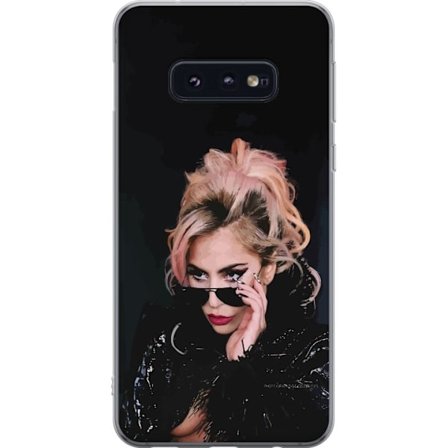 Yhteensopiva Puhelinkuori Samsung Galaxy S10e Lady Gagan muotokuva aurinkolaseilla ja dramaattisella meikillä tummassa glamuurityylissä