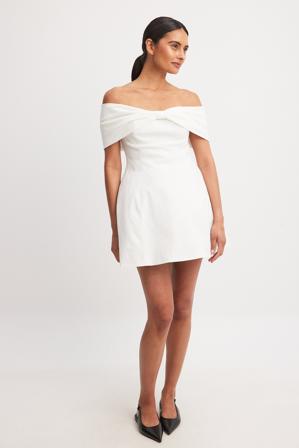 Chloe Rose x NA-KD Miniklänning med rosettdetalj utan axlar - Off shoulder klänningar - Vit - EU 40