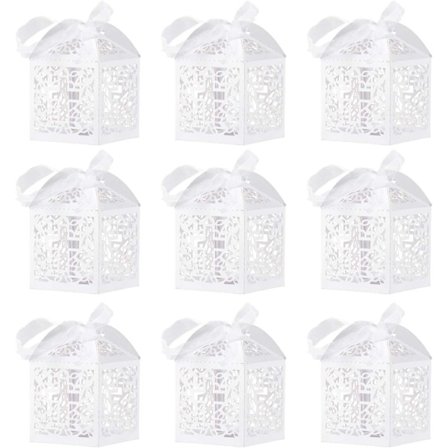 Parti med 50 godisaskar med mönster och genombrutna kors, samt ribba