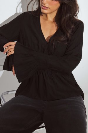 NA-KD Blus med veck i midjan och volangärmar - Blusar - Svart - EU 32