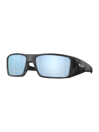 Oakley Men's sunglasses with a frame made of injected in matte black camo and plastic lenses in prizm deep water