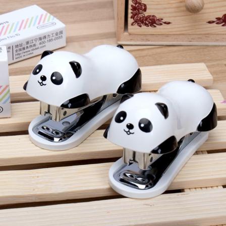 2 kpl söpö mini panda kannettava toimisto niittaaja sarja 1000 kpl Nro 10 niitit kotiin toimistoon kouluun tai matkalle