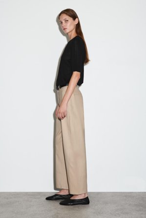 COS Femme Pantalon Chino Barrel En Coton in Beige