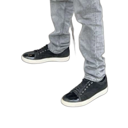 Svarta sneakers med vit sula