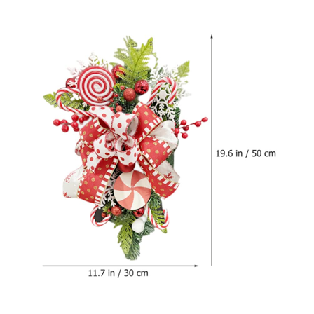 Julekrans med pepperkake-sukkerstang og rød-hvite julekuler for peis, vindu, utendørs bord, midtpunktdekorasjon