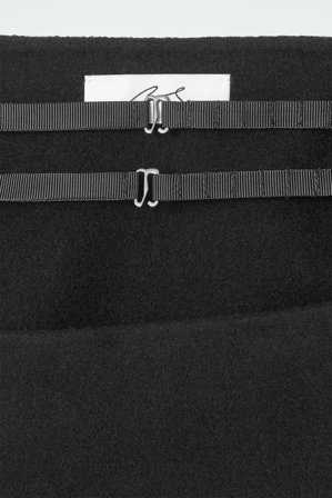 COS Asymetryczna Spódnica Z Dwustronnego Materiału in Czarny