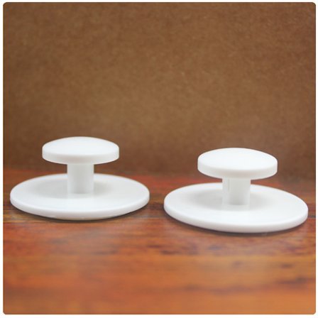 Selvklebende håndtak, 4 runde plast skuffeknapper, øyeblikkelige skaptrekk, selvklebende trekk, skap knotter ingen borehåndtak for kjøkken bad