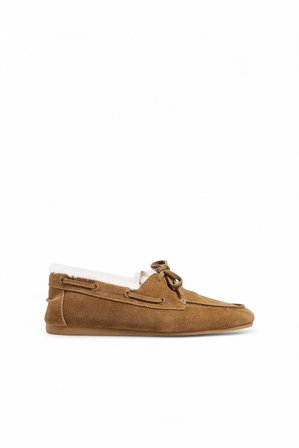 Janka Polliani x NA-KD Fluffy Suede Loafers - Lave sko - Brun - EU 38