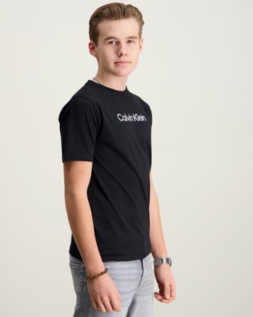 Calvin Klein INST. LOGO SS T-SHIRT Noir T-shirts Garçon - Kids Brand Store