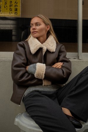 Claire Rose x NA-KD Blouson Teddy court en similicuir - Vestes en similicuir - Brun - EU 32
