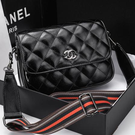 Handväska för kvinnor Kedja i äkta läder Bred axelrem Fårskinn Crossbody Diamond Mönsterväska Black