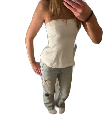 Vit figursydd tubtopp