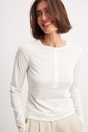 NA-KD Long Sleeve Button Top - Langærmede t-shirts - Råhvid - XXS