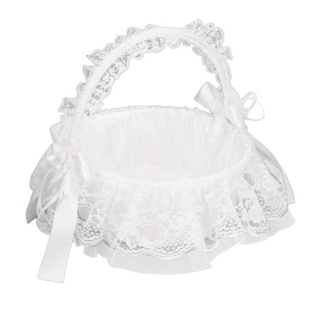 Kukkastyttö-kori rusettinauhalla ja pitsikahvalla hääjuhlakoristeluun