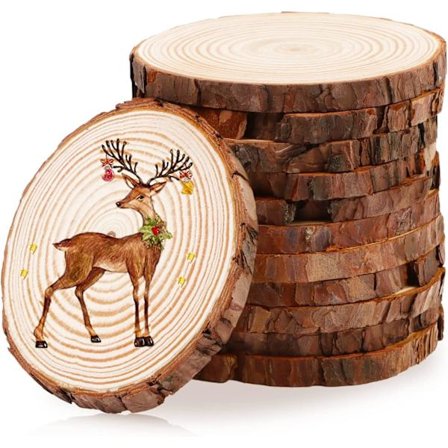 Pakkaus, jossa 12 puista kiekkoa, puukiekkoja 10-13 cm pyöreitä luonnonpuusta, puukiekkoja 1 cm paksuja askarteluun, puukiekkoja häihin