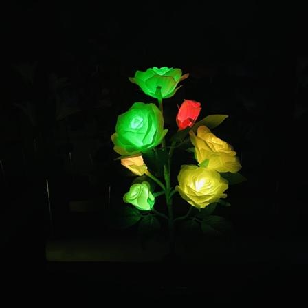 Ulkoilma Solar Rose -valot, Realistiset Led Solar Puutarhavalot 7 Ruusun Kukkalla, Jouluun, Patiolle, Polulle, Puutarhaan, Nurmikolle (d-4-d0) RGB 