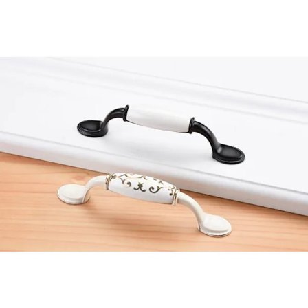 Klassisk dekorativt buet hvidt keramisk møbelgreb i vintage stil med udsmykket guldscrollmønster til hjemmemøbler, skabsdør eller skuffe