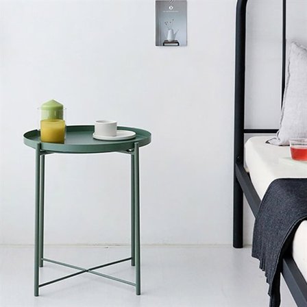 Rundt sidebord i pulverlakkert metall 44 cm - Grønt