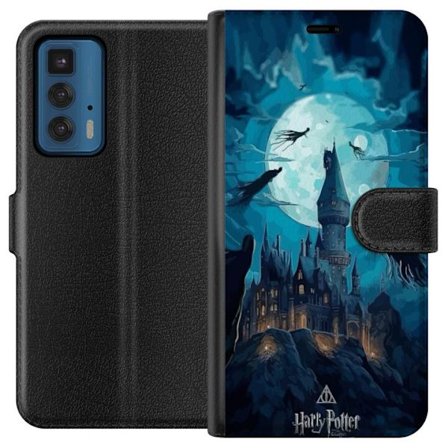 Kompatibelt Lommeboketui til Motorola Motorola Edge 20 Pro Magisk fantasyillustrasjon med slott i månelys og flytende skapninger, mørk eventyrstemni