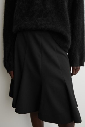 COS Rozkloszowana Spódnica Mini in Czarny