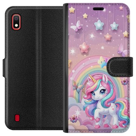 Kompatibel Tegnebogsetui til Samsung Galaxy A10 Magisk enhjørning med regnbue manke, stjerner og sommerfugle mod en pastelfarvet himmel med skyer