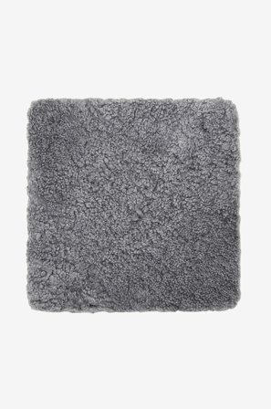 Skinnwille - Lampaannahkapehmuste Curly, kulmikas - Harmaa - Istuintyynyt & pehmusteet - - Homeroom