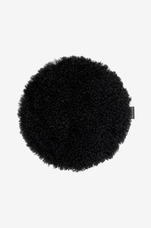 Skinnwille - Sittplätt fårskinn rund Curly - Svart - Sittkuddar & stolsdynor - Från Homeroom