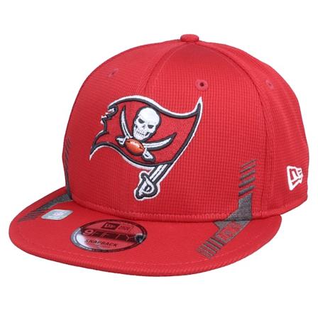 New Era - NFL Rood snapback Cap - Tampa Bay Buccaneers NFL21 Side Line 9FIFTY Red Snapback @ Hatstore