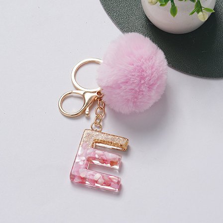 e Avaimenperä Vaaleanpunainen Pompom Ball 26 Letter Keychain Resin Avaimenperät