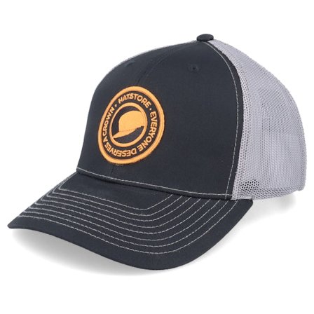 Hatstore - Svart trucker Caps - Crown Badge Bronze Black/Grey Trucker @ Hatstore