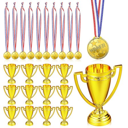 18 kpl Muovipokaalia ja 18 kpl Mitaleja Palkinnoin Lapsille Urheilupäivän Palkinnoin Voimistelukilpailuihin Juhlaan
