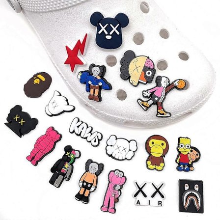 18 st/set KAWS Skodekoration Berlocker för DIY Croc Clog Sandaler Armband Armbandstillbehör Party Favor