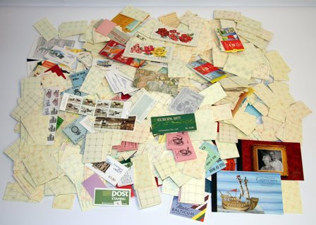 Hele verden - Samling af frimærkehæfter i kasse