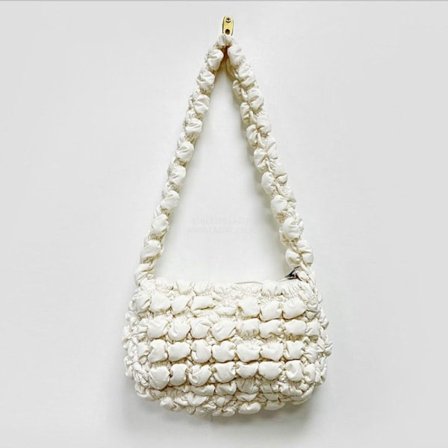 Fold Cloud underarmsväska Axelväskor VIT