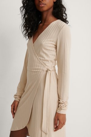 NA-KD Långärmad Omlottklänning - Omlottklänningar - Beige - Small